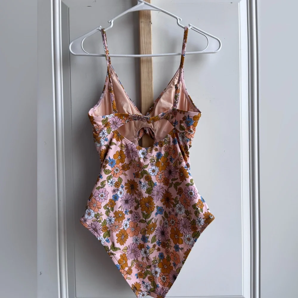 Cupshe Floral Cutout Swimsuit in Pink and Orange - Picture 4 of 7